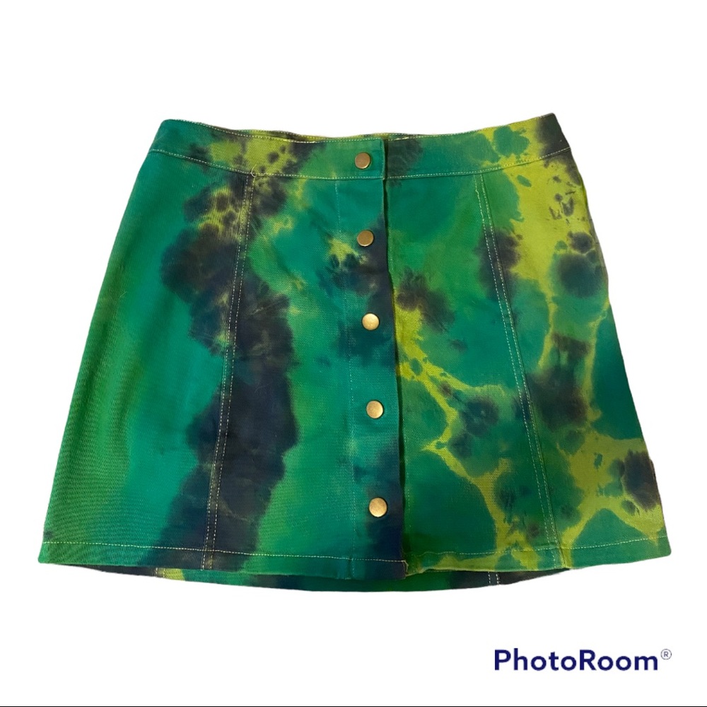Rue 21 green tie-dye snap front mini skirt